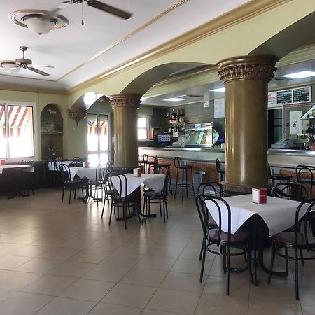 Hostal Bar San Pedro Mairena De Alcor Luaran gambar