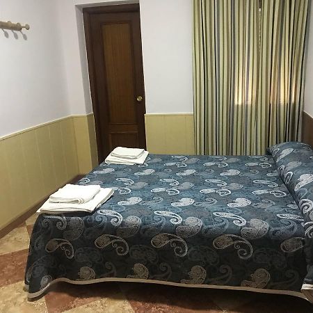 Hostal Bar San Pedro Mairena De Alcor Luaran gambar