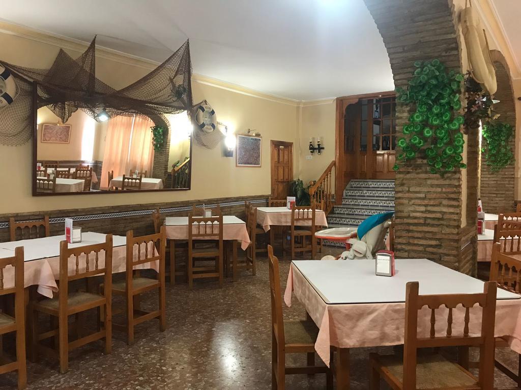 Hostal Bar San Pedro Mairena De Alcor Luaran gambar