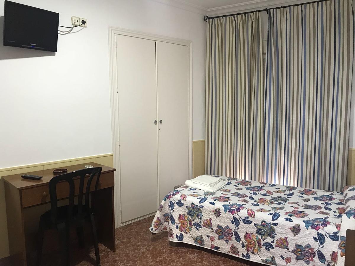 Hostal Bar San Pedro Mairena De Alcor Luaran gambar