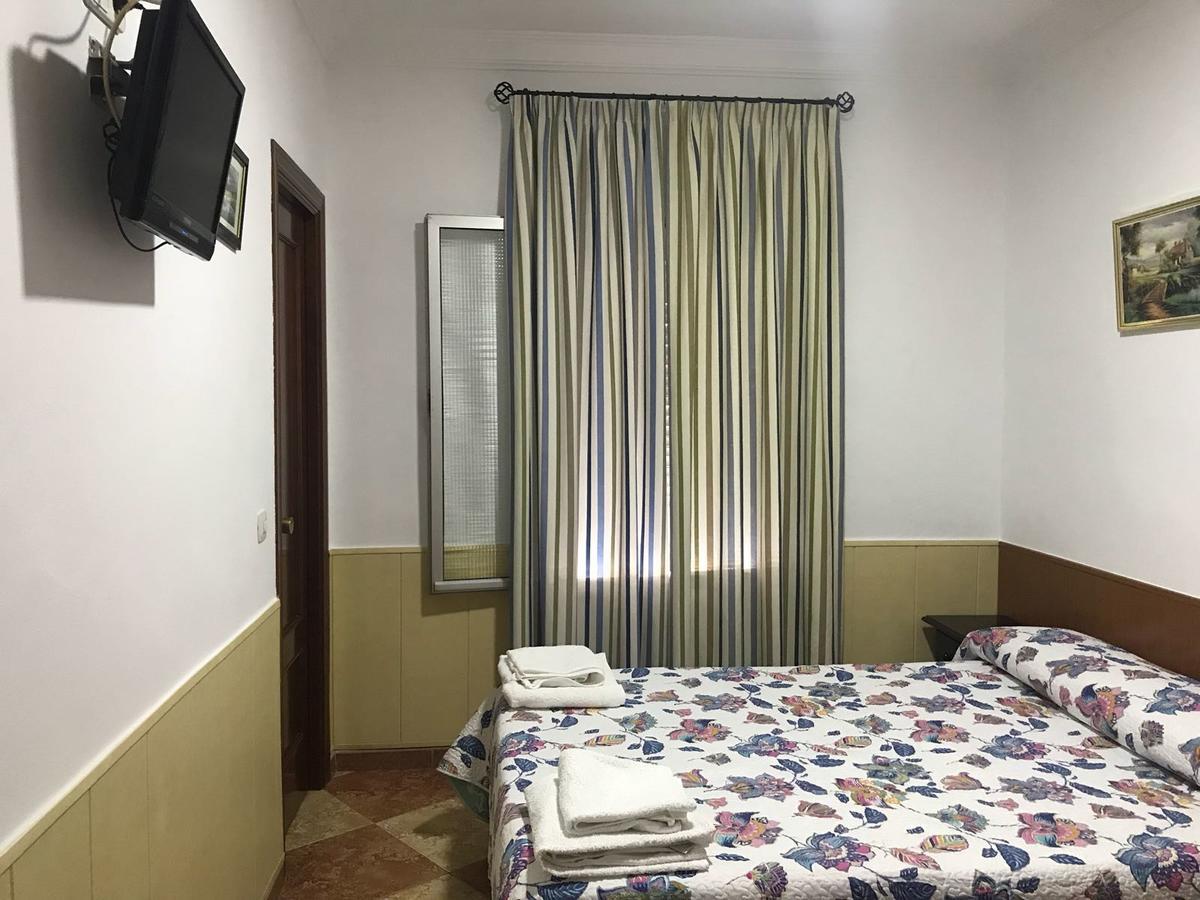 Hostal Bar San Pedro Mairena De Alcor Luaran gambar
