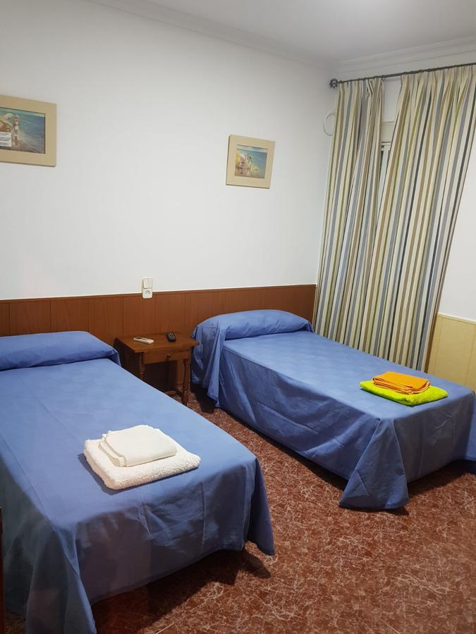 Hostal Bar San Pedro Mairena De Alcor Luaran gambar