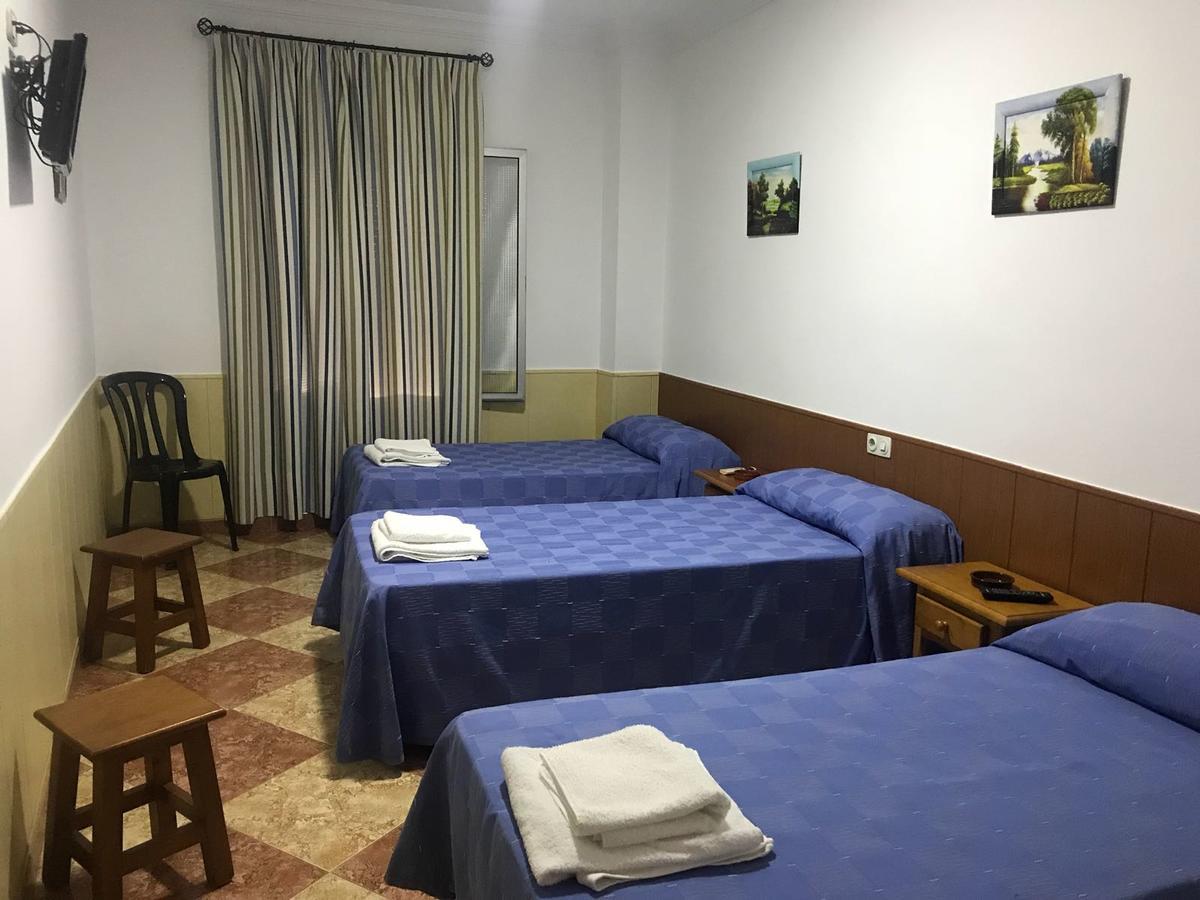 Hostal Bar San Pedro Mairena De Alcor Luaran gambar