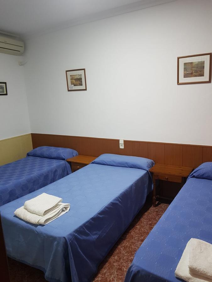 Hostal Bar San Pedro Mairena De Alcor Luaran gambar