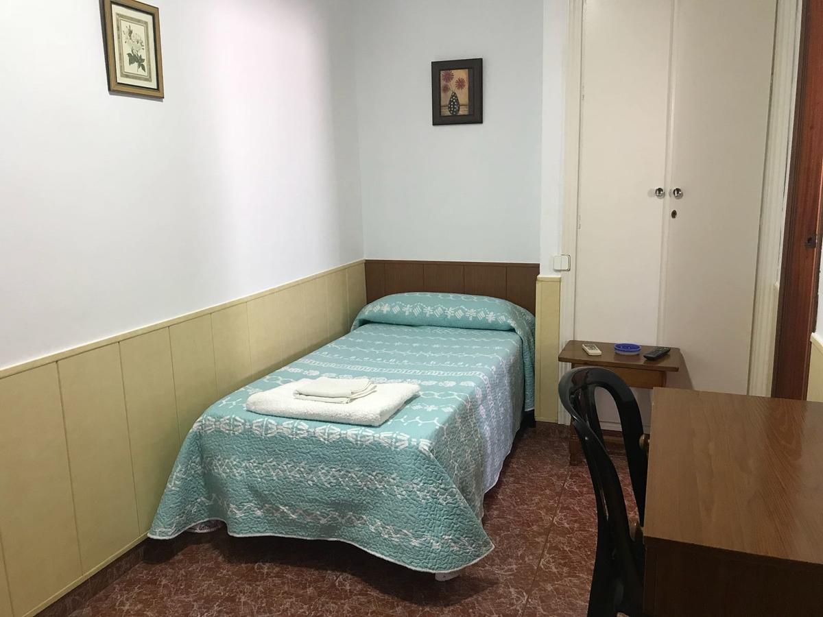 Hostal Bar San Pedro Mairena De Alcor Luaran gambar