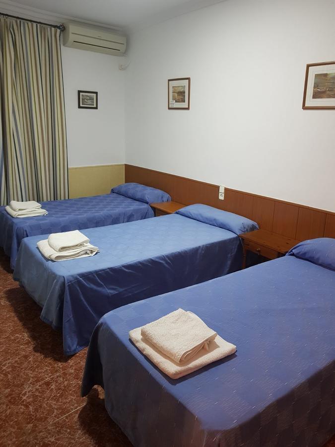 Hostal Bar San Pedro Mairena De Alcor Luaran gambar